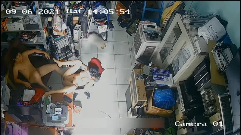 Vợ chồng yêu làm tình nhau trong của dương vật máy tính